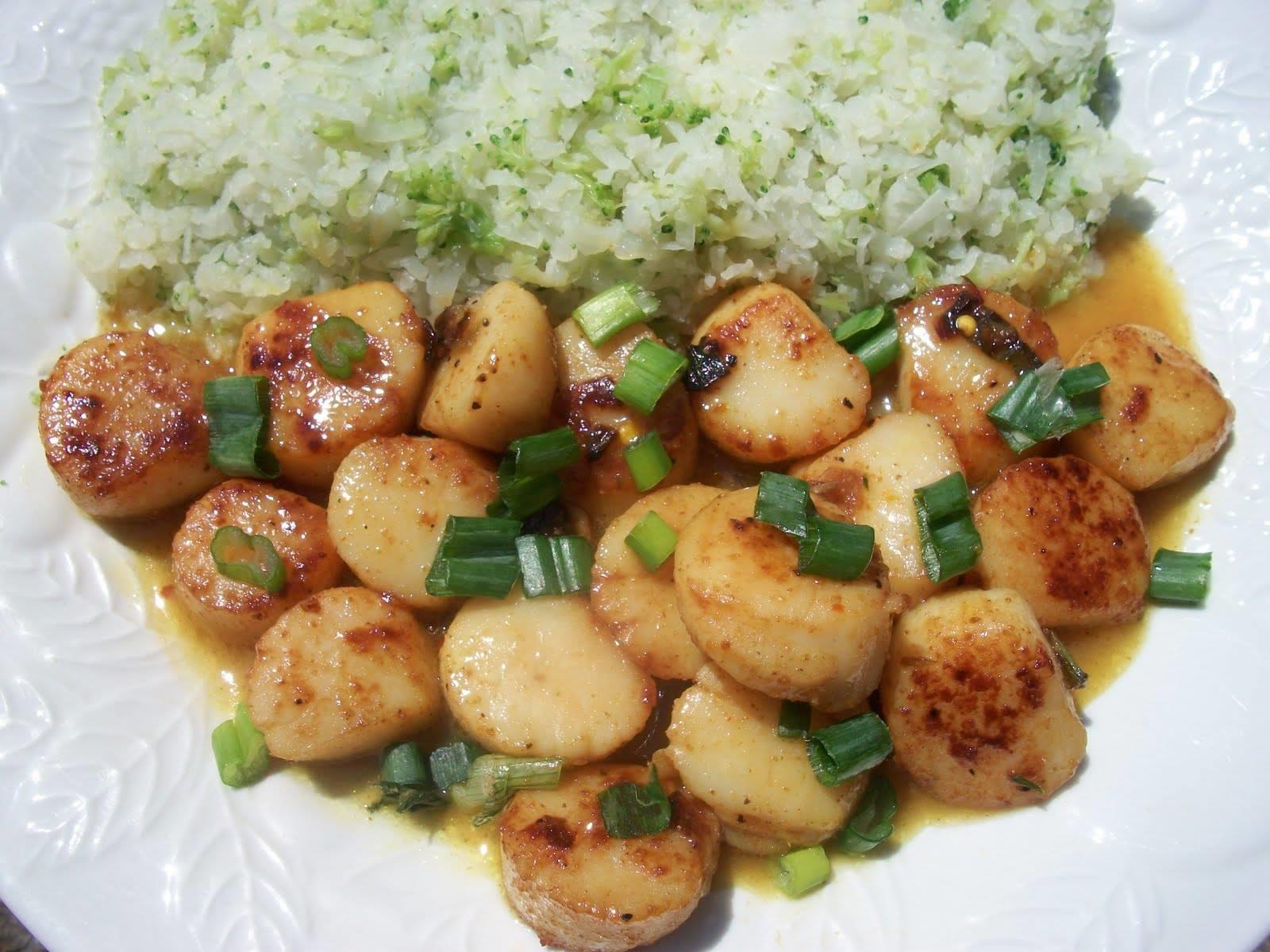 Seared Scallops with Coconut Curry Sauce