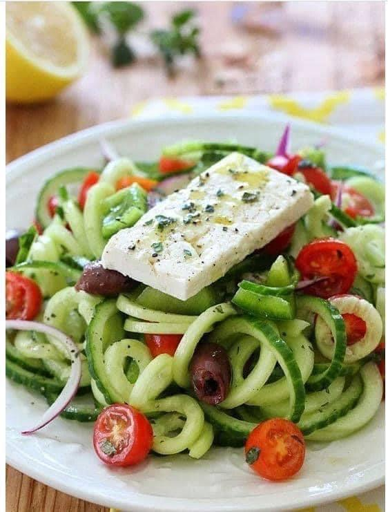 Spiralized Greek Cucumber Salad with Lemon and Feta 🥒 🍋